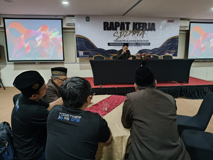 Kuatkan Kerja Sama, SMP Muhammadiyah 5 Surabaya Gelar Raker