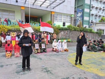 Sambut Hari Pahlawan, Siswa SMP di Surabaya Gelar Pawai Akbar dan Teatrikal
