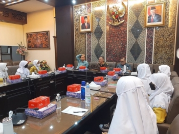 Ingin Tahu Kerja Dewan, Siswa SMP di Surabaya Kunjungi DPRD Jatim